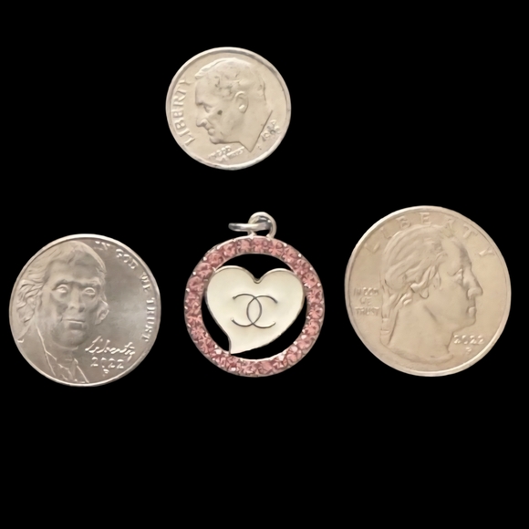 Chanel Pink and Cream Heart Zipper Pull - Picture 3 of 3